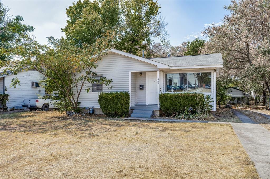 Property Photo:  306 W Vinyard Road  TX 75137 