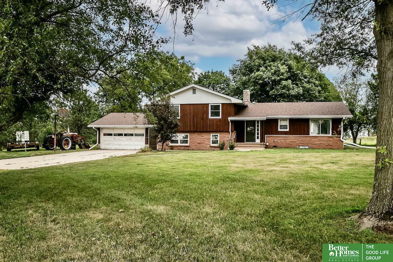 Property Photo: 320 County Road 5 NE 68003