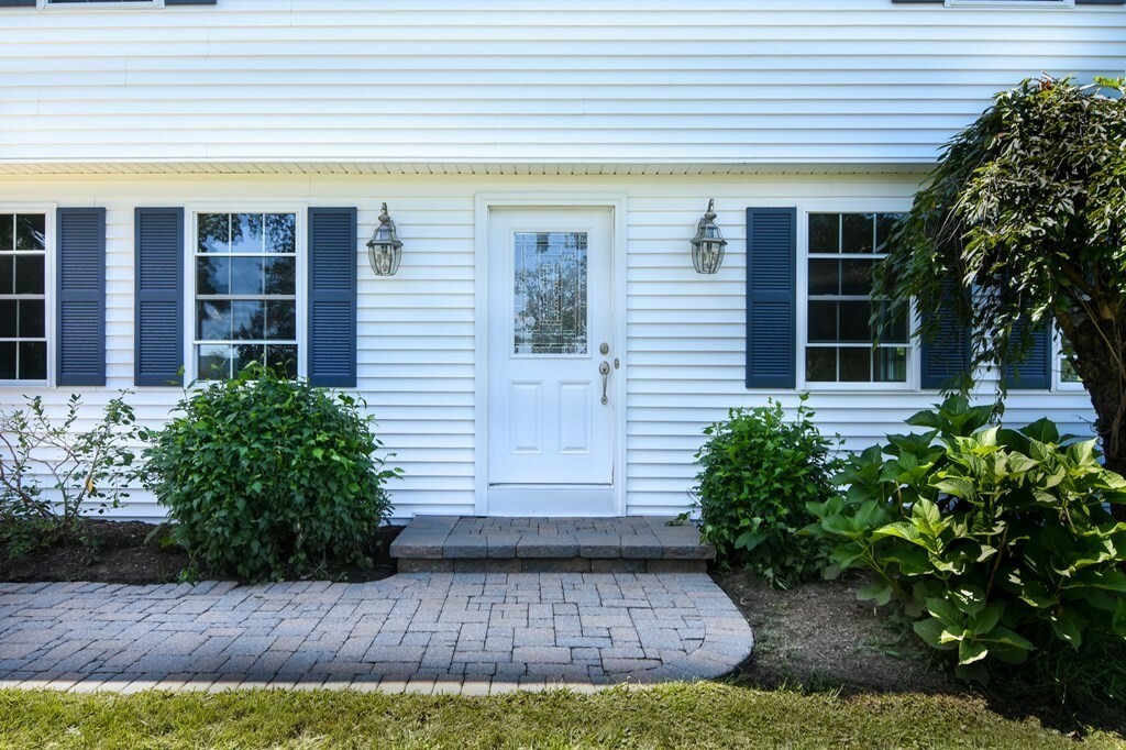 Property Photo:  9 Brookside Cir  MA 01095 