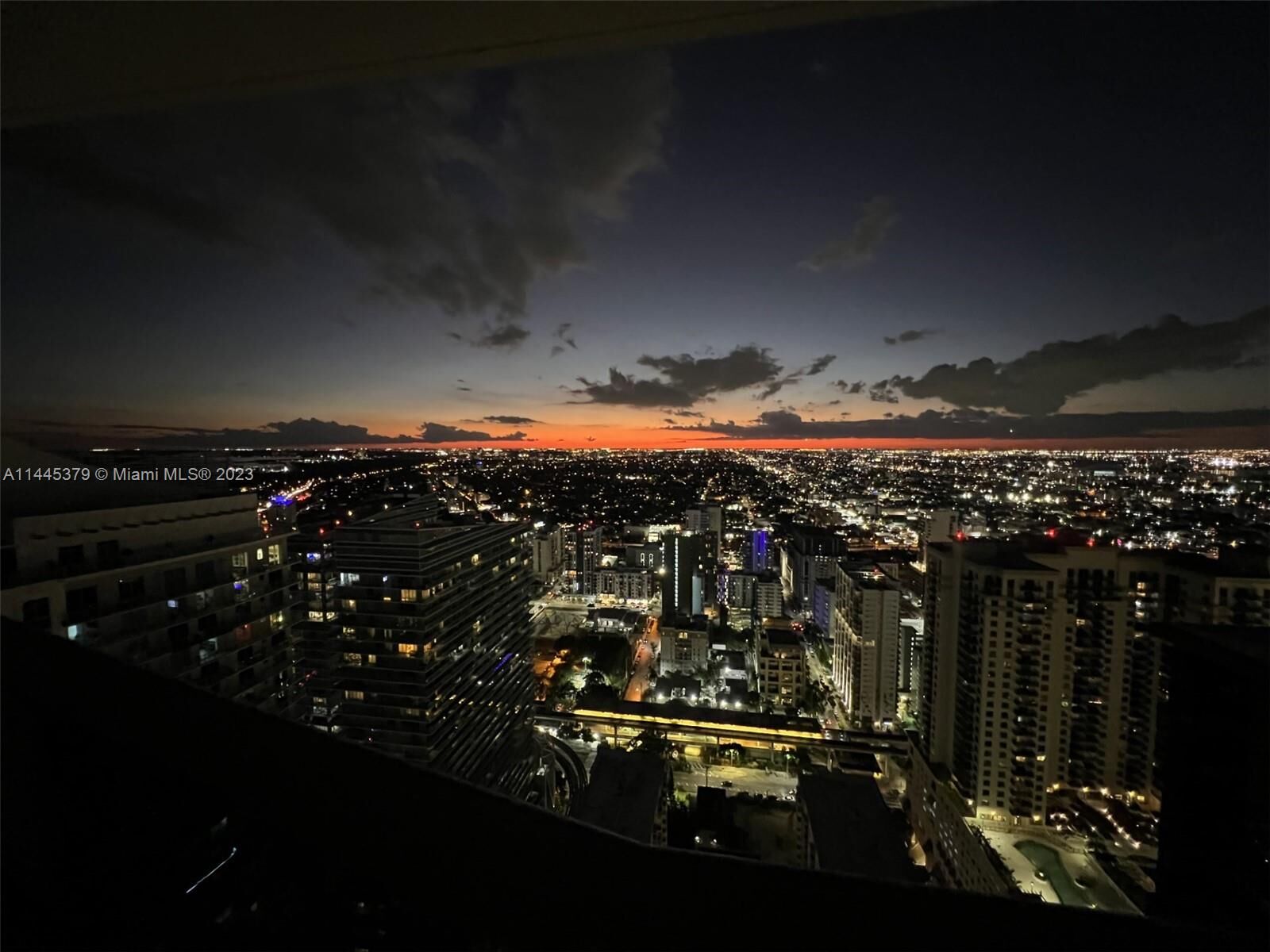 Property Photo:  1000 Brickell Plz 4806  FL 33131 