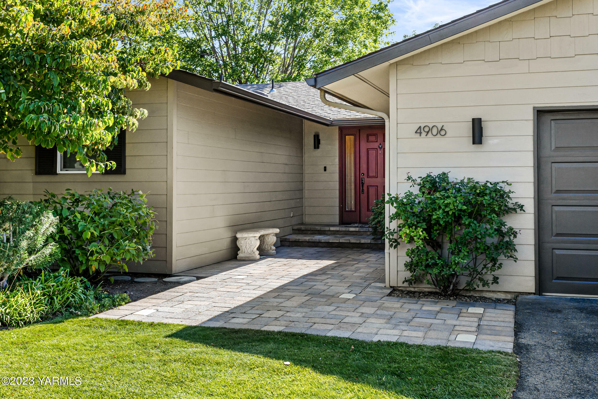 Property Photo:  4906 Castleview Dr  WA 98908 