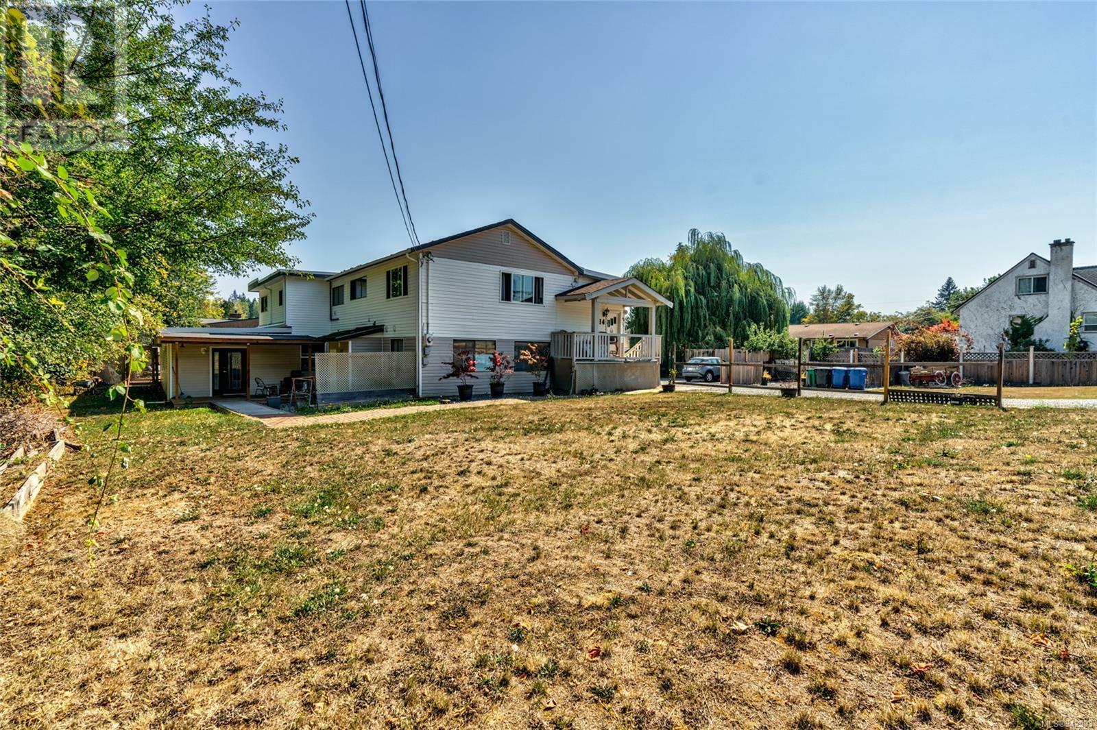 Property Photo:  714 Bruce Avenue  BC V9R3Z3 