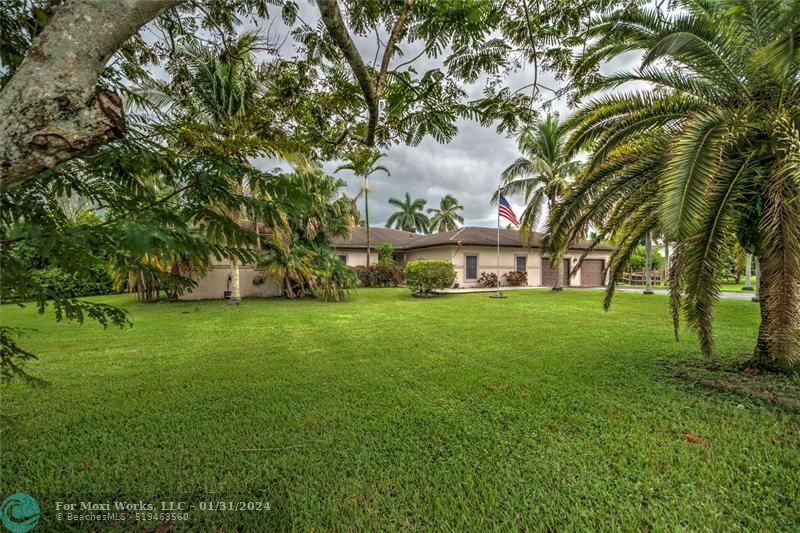 Property Photo: 10670 SW 26th Ct FL 33328