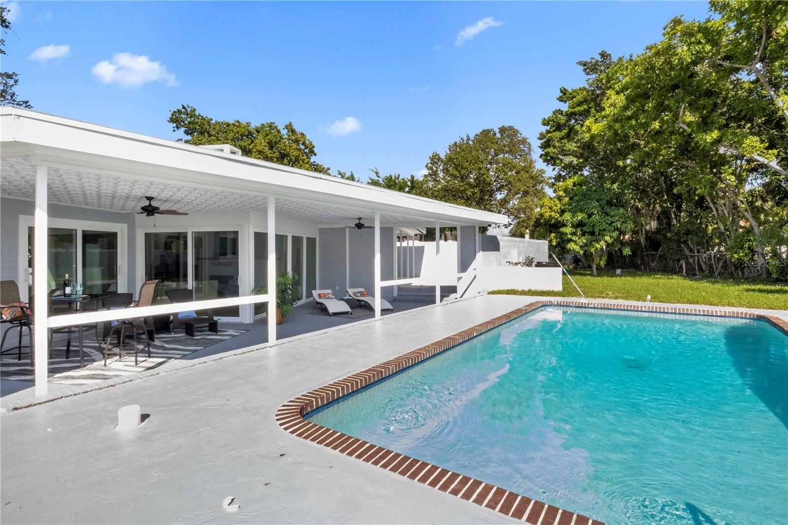 Property Photo: 7507 Riverview Drive FL 34209