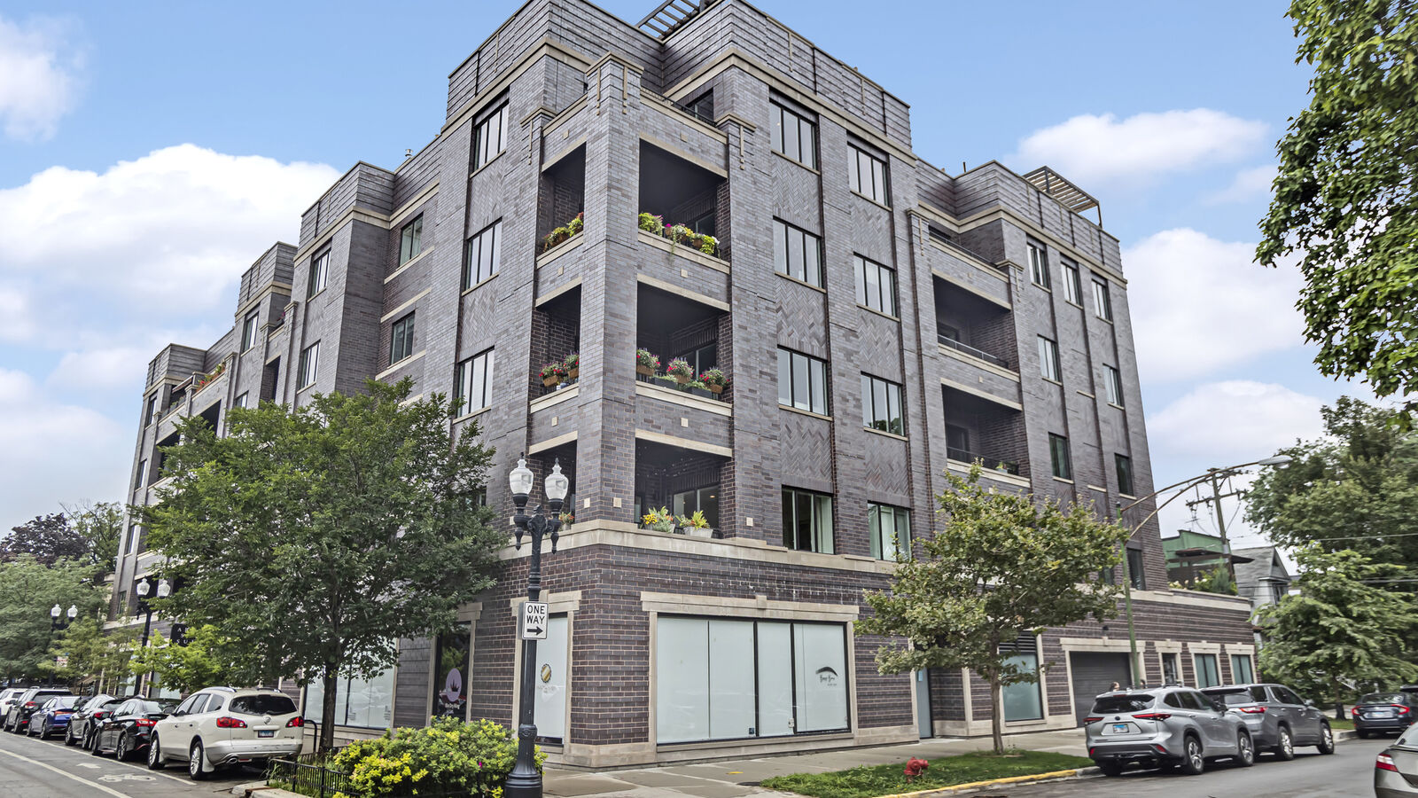 Property Photo:  4802 N Bell Avenue 205  IL 60625 