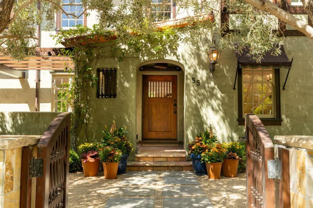 Property Photo: 55 Waverley Oaks CA 94301