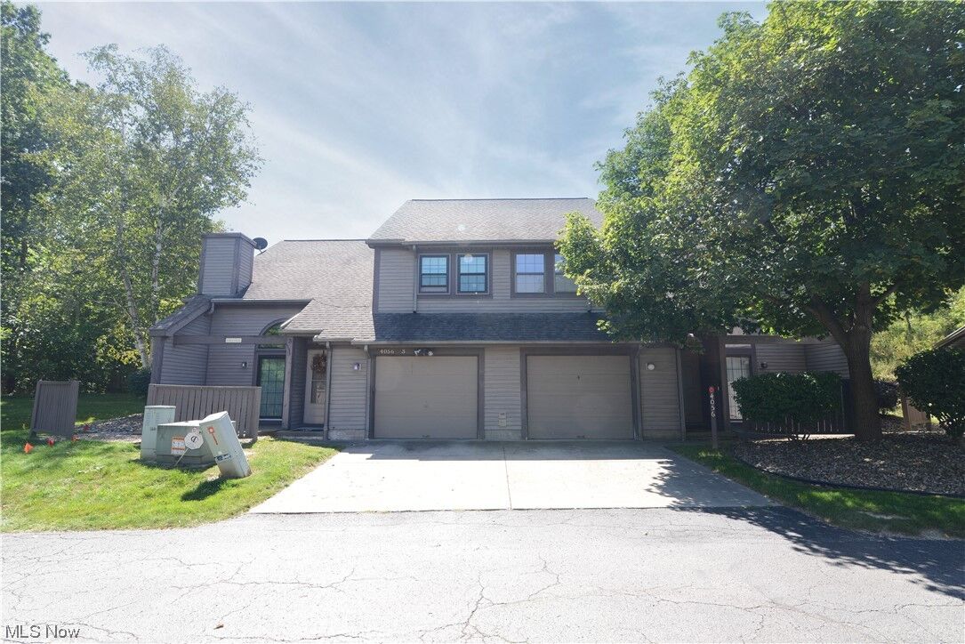 Property Photo: 4056 St Andrews Court 4 OH 44406