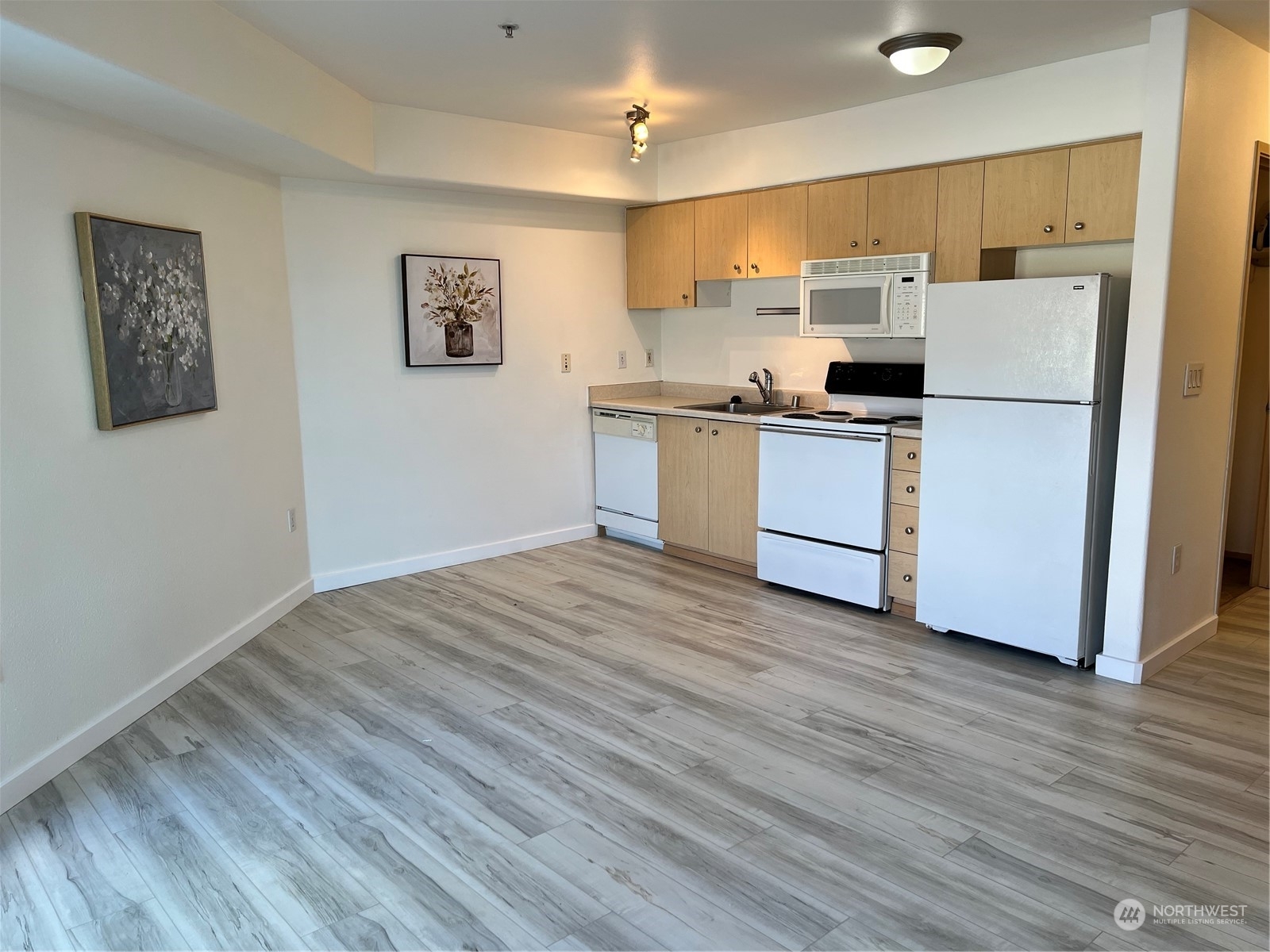 Property Photo: 2818 Grand Avenue B210 WA 98201
