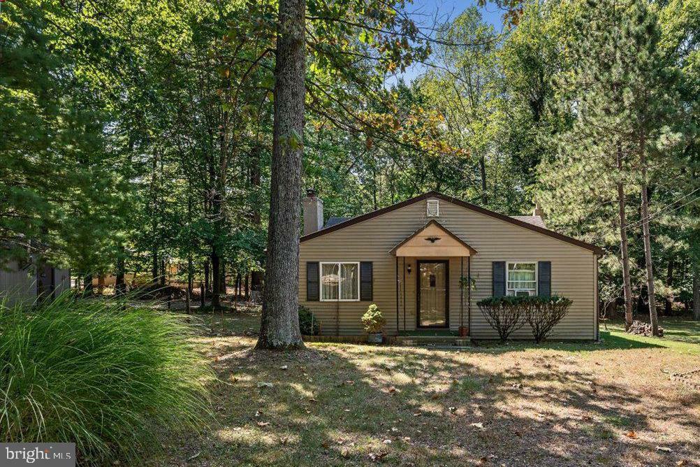Property Photo: 27 White Oak Lane VA 20135