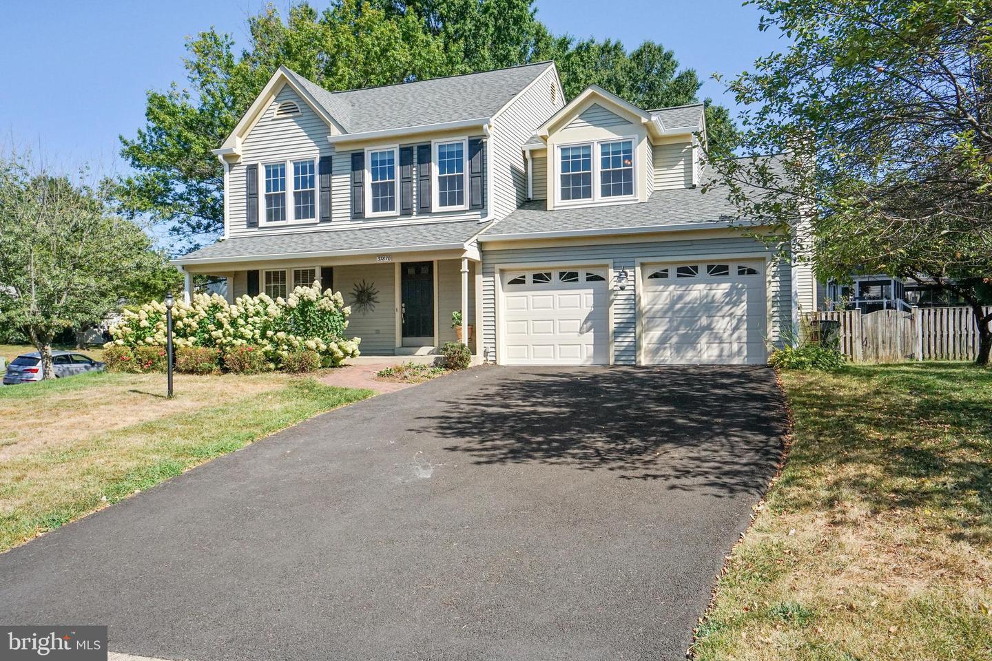 Property Photo: 37870 Wexford Place VA 20132