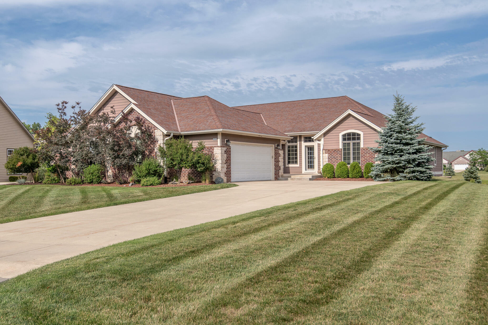 Property Photo:  8984 S Cordgrass Cir  WI 53132 