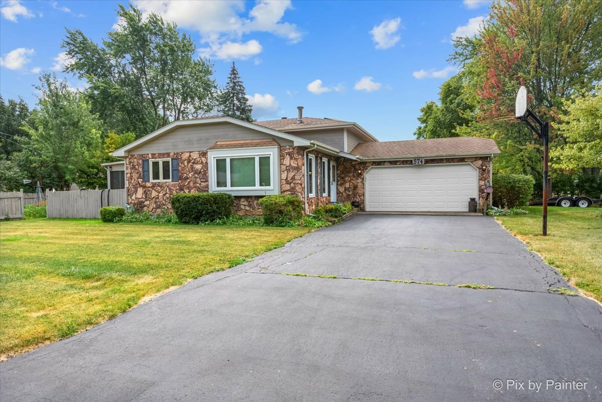 Property Photo: 574 Chippewa Trail IL 60188