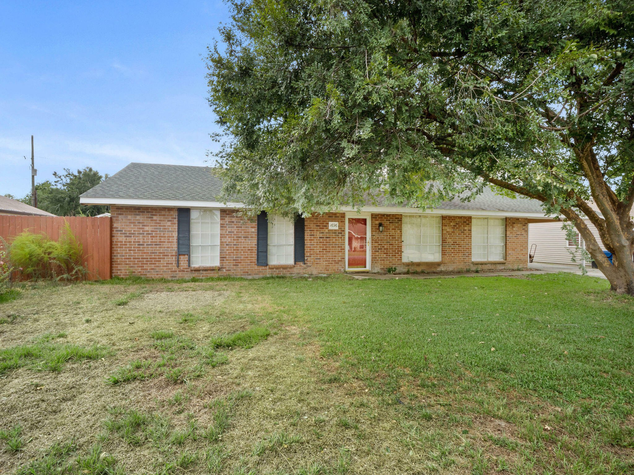 Property Photo:  1696 Donna Dr  LA 70659 