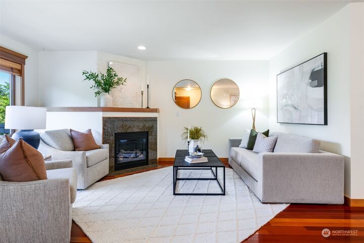 Property Photo: 6532 42nd Avenue SW B WA 98136