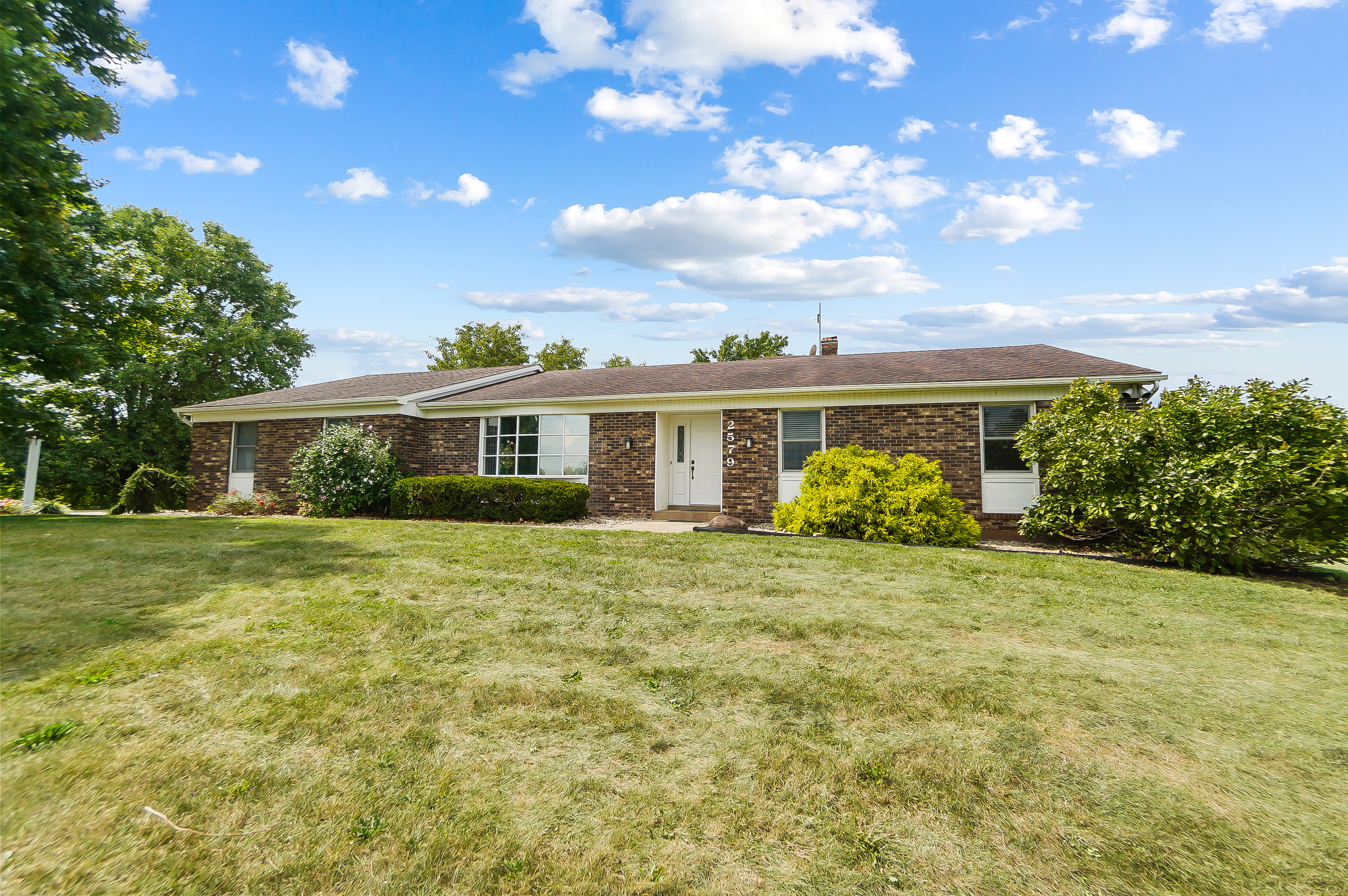 Property Photo:  2579 N Mason Montgomery Rd  OH 45040 