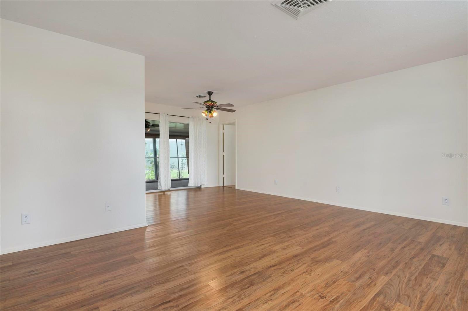 Property Photo:  1700 Coral Sands Court  FL 34293 