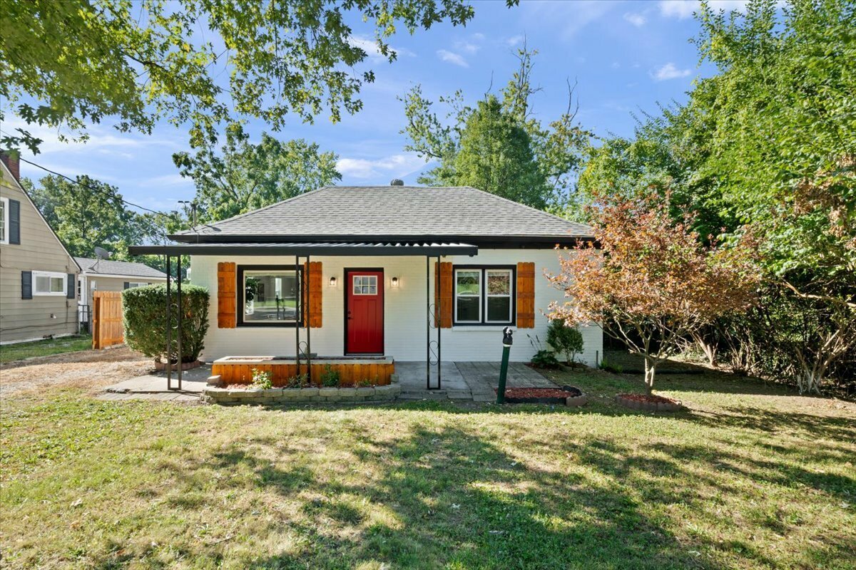 Property Photo:  1423 Gilbert Avenue  IN 46227 