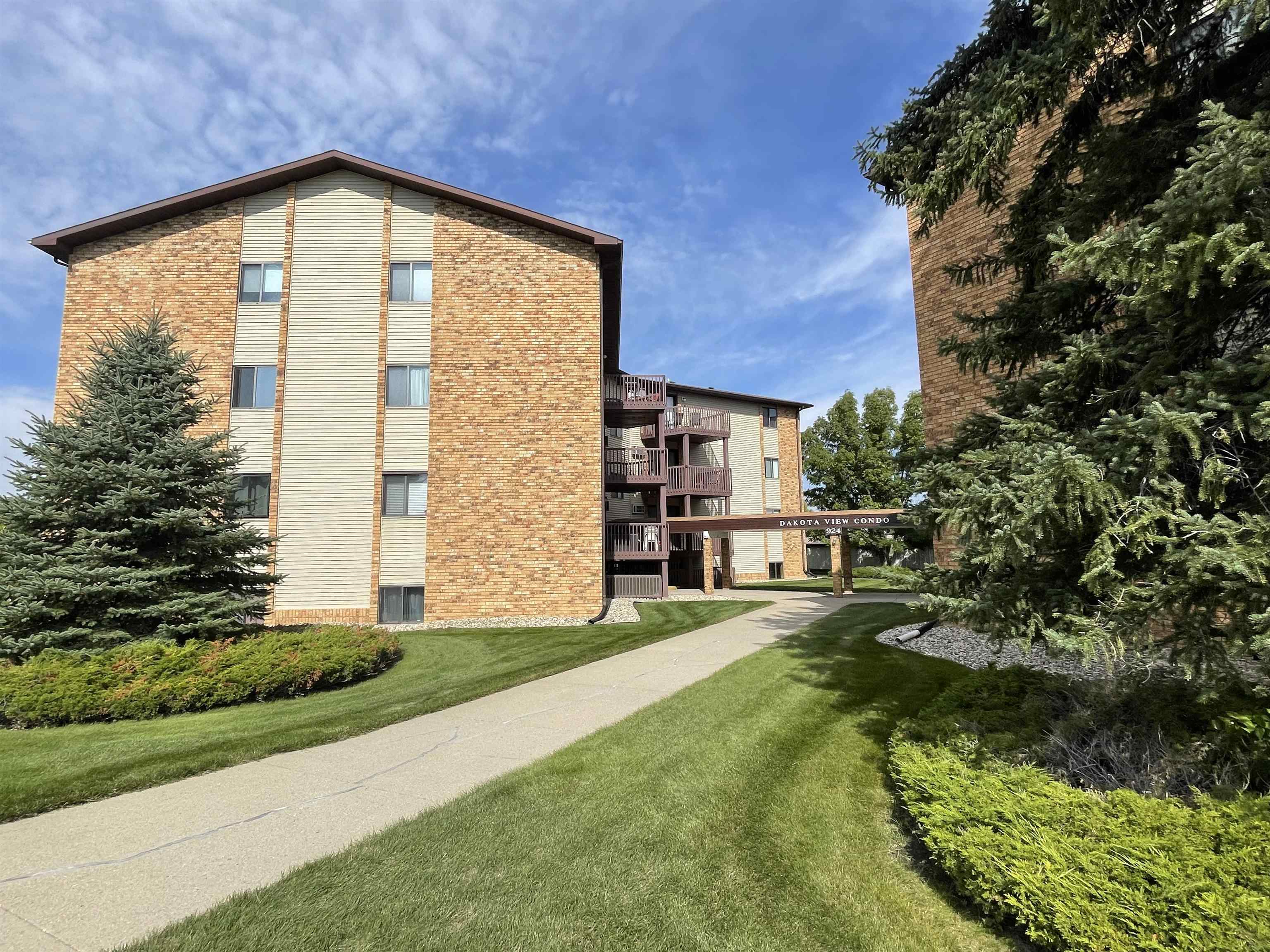 Property Photo: 924 SW 28th Ave #206 ND 58701