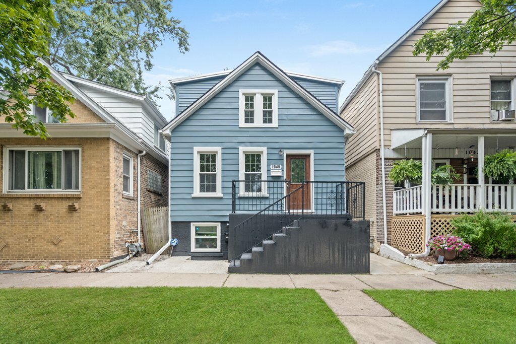 Property Photo: 1045 Dewey Avenue IL 60202