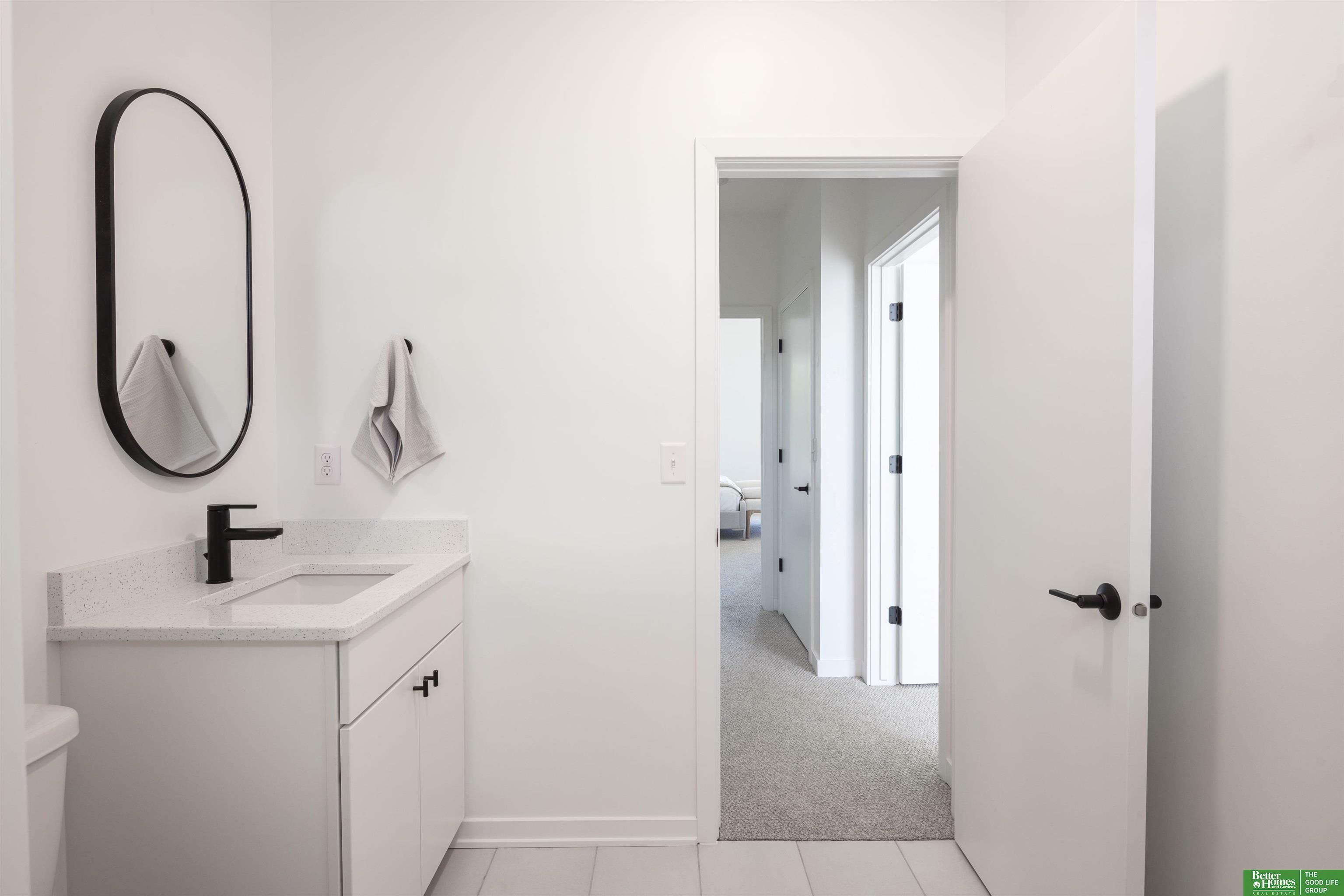 Property Photo: 5303 Elmwood Plaza NE 68106