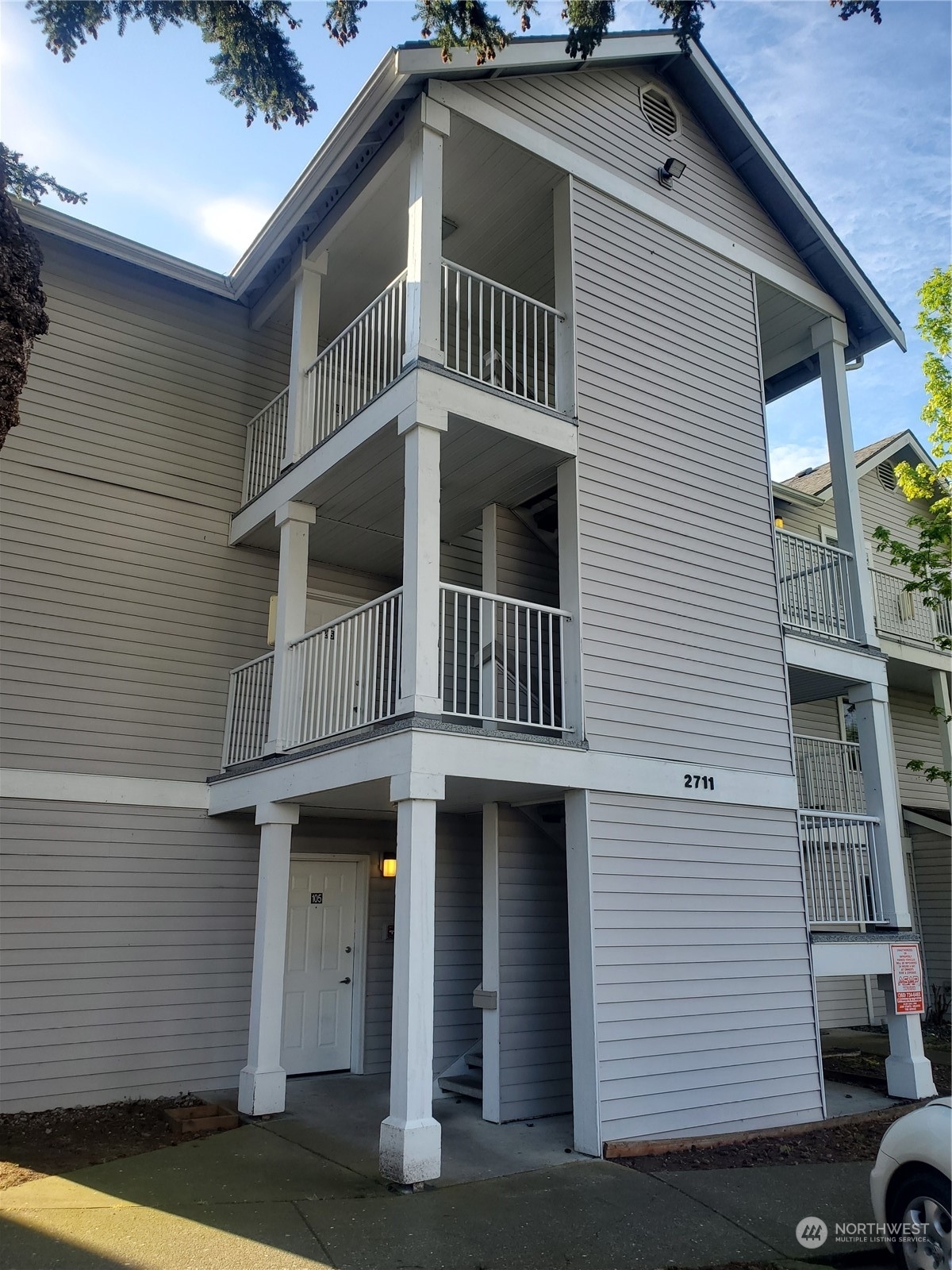 Property Photo: 2711 W Maplewood Avenue 105 WA 98225