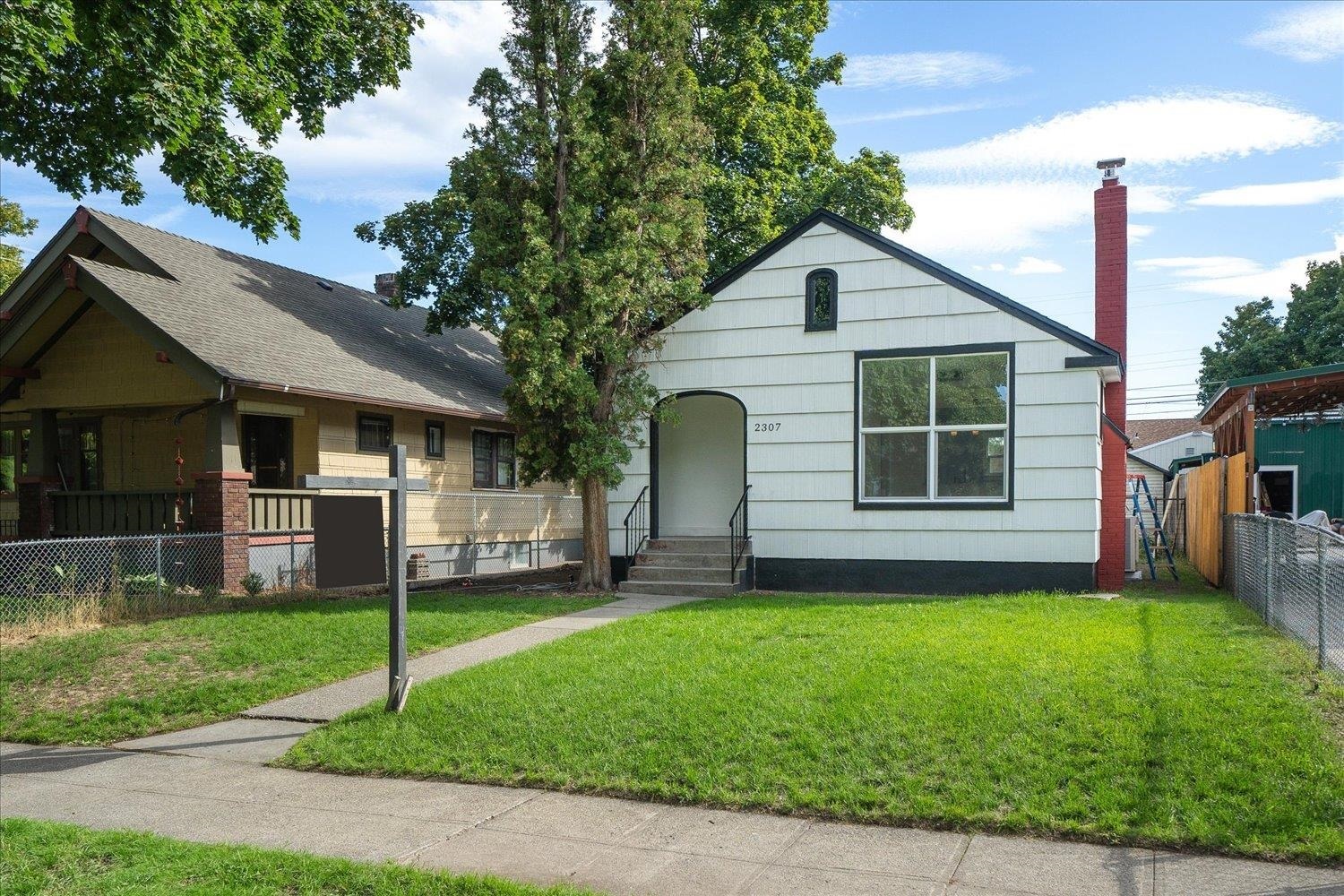 Property Photo:  2307 W Maxwell Ave  WA 99201 