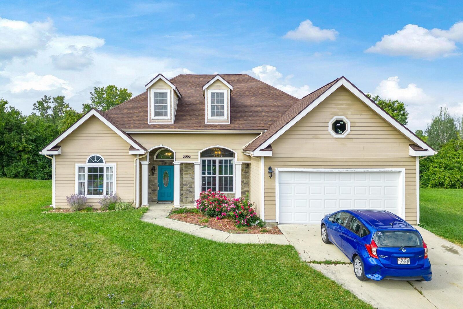 Property Photo: 2092 Thimble Creek Drive OH 45426