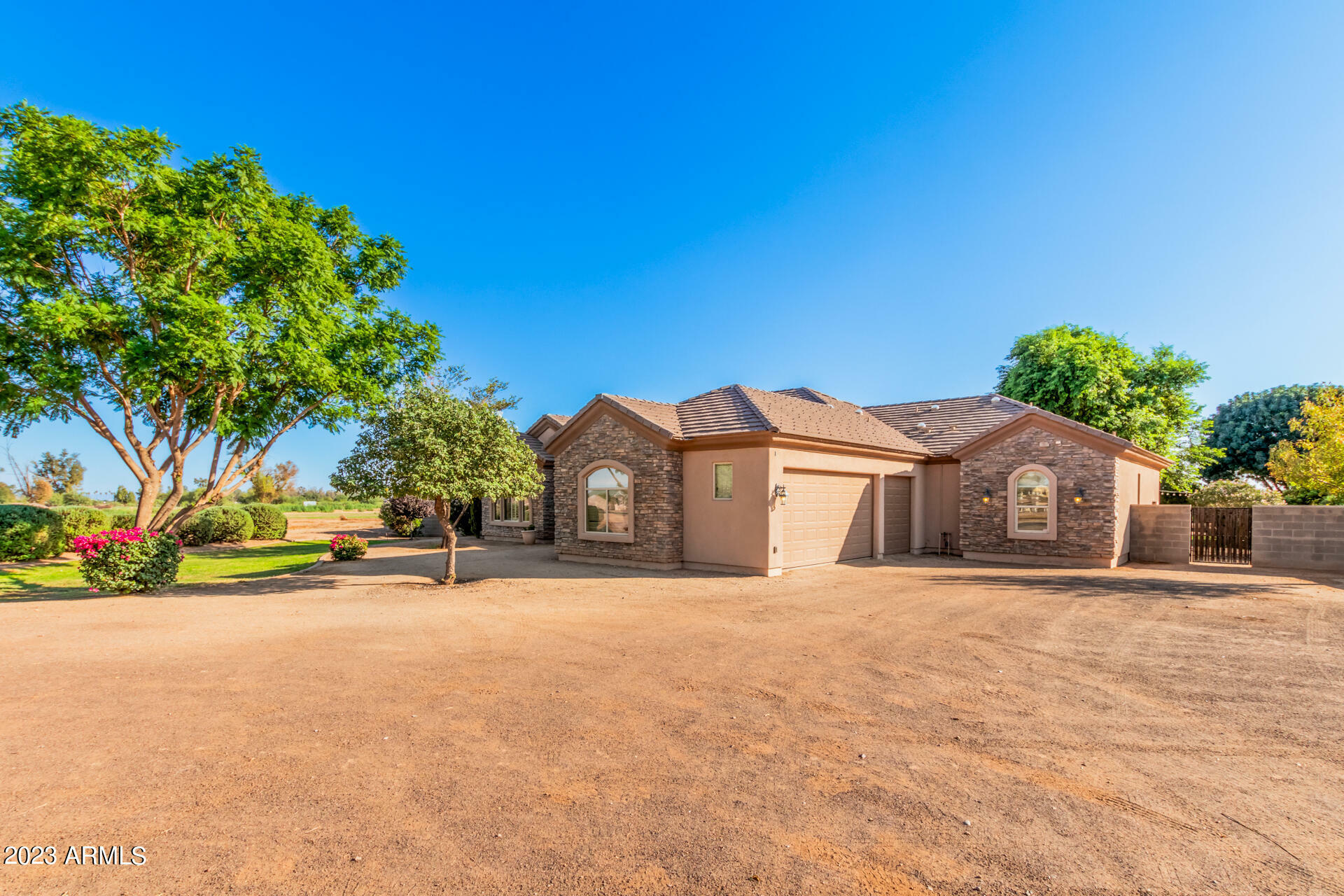Property Photo: 14435 W Cochise Drive AZ 85355