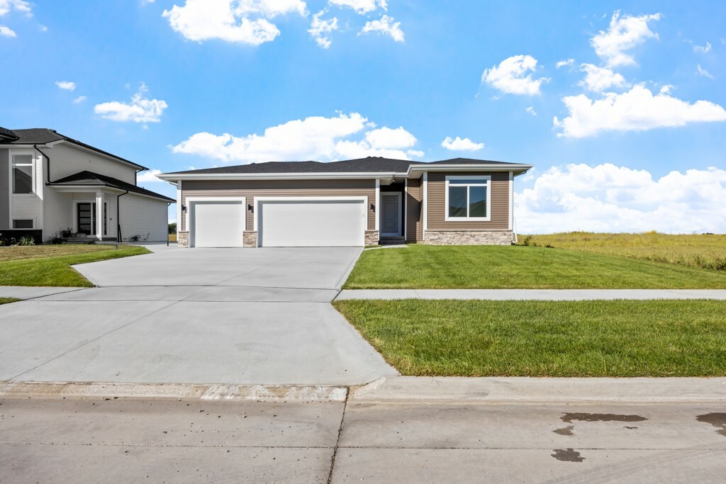 Property Photo:  300 Creekside Drive SW  IA 50035 