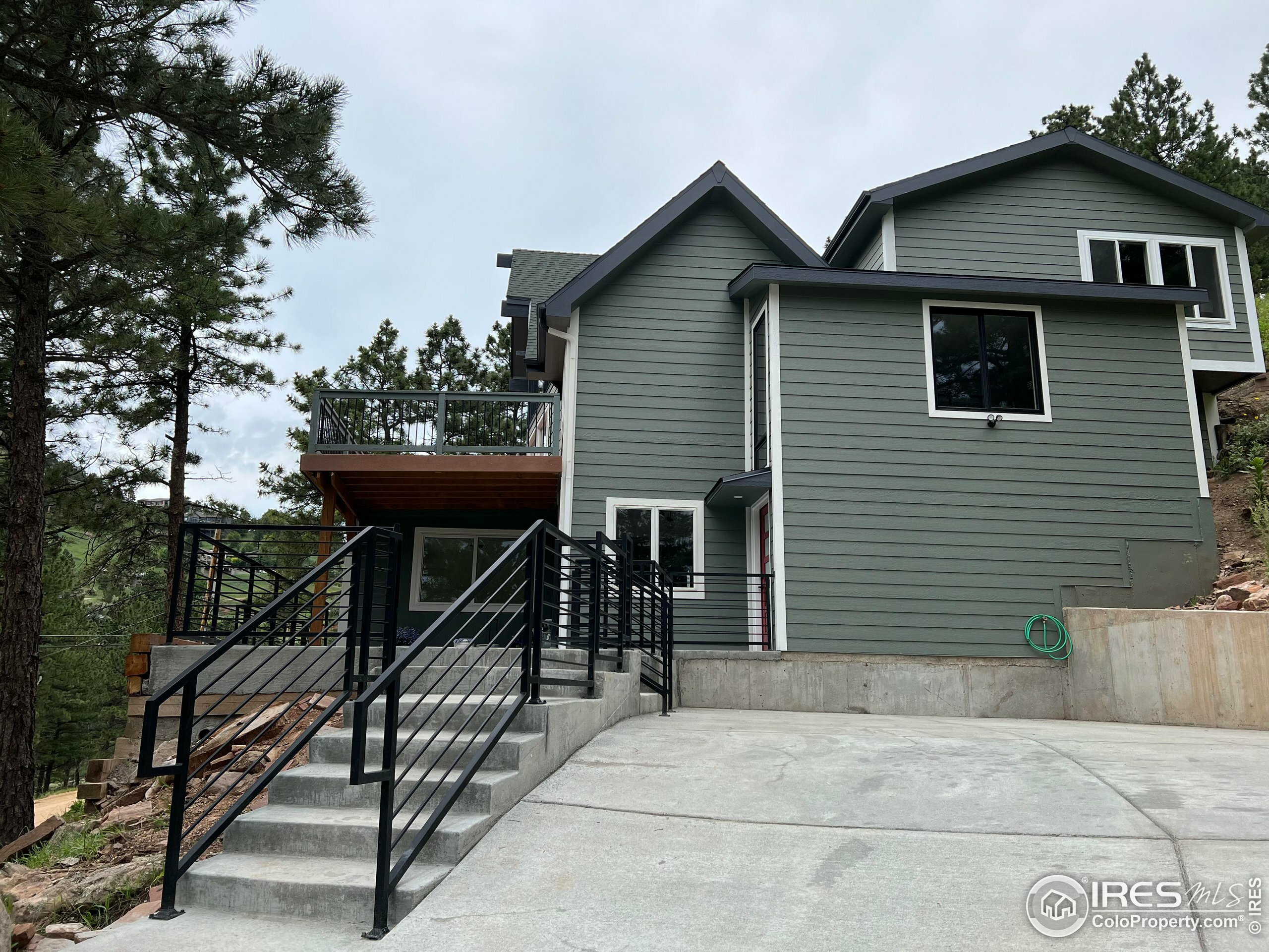 Property Photo: 93 Pine Needle Rd CO 80304