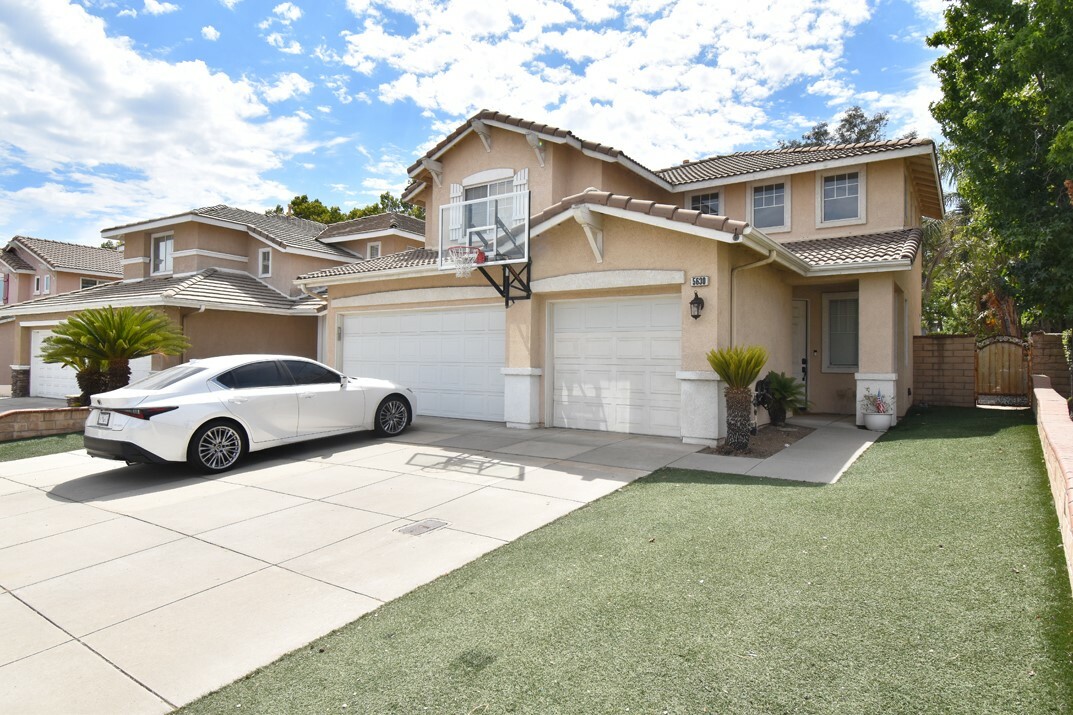 Property Photo:  5630 Hunt Club Drive  CA 92336 