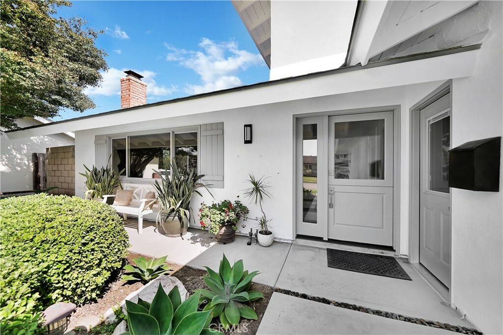 Property Photo: 9673 Nightingale Avenue CA 92708