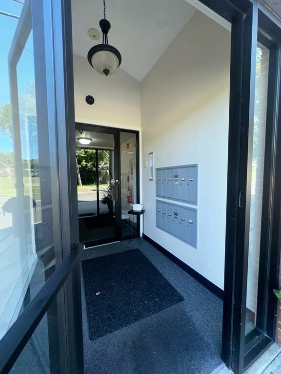 Property Photo: 382 Walnut Street 204 MA 01905