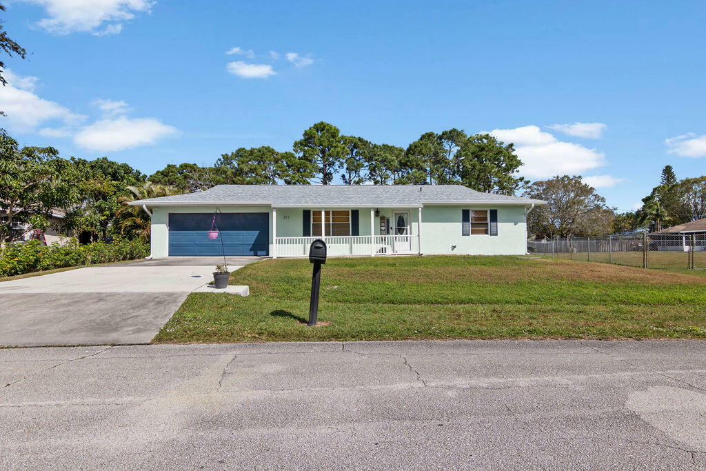 Property Photo:  311 NW Sherbrooke Avenue  FL 34983 