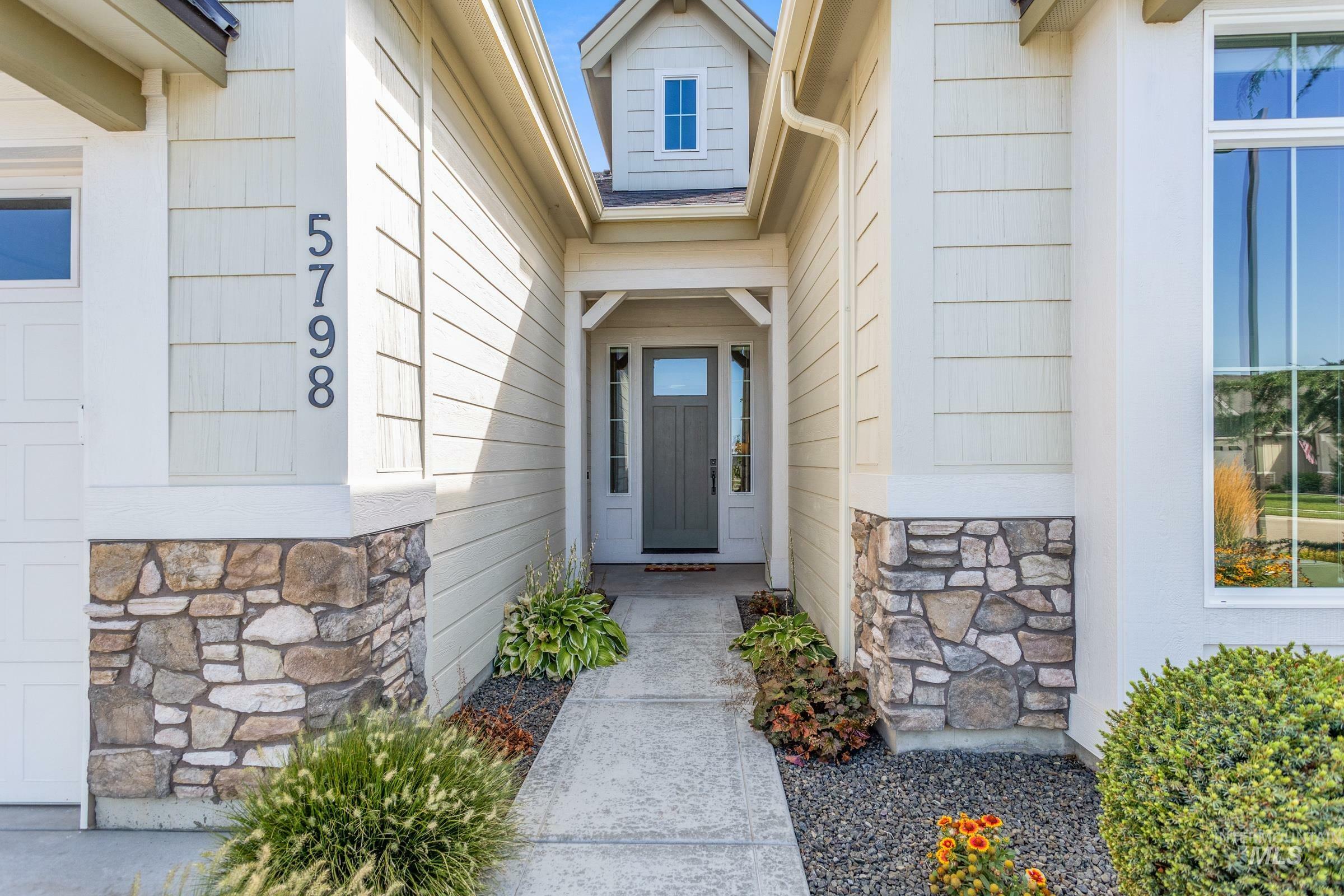 Property Photo: 5798 N Fairborn Ave. ID 83646