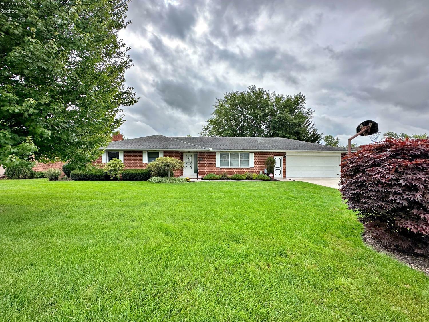 Property Photo:  1720 Meadowlake Dr Drive  OH 44883 