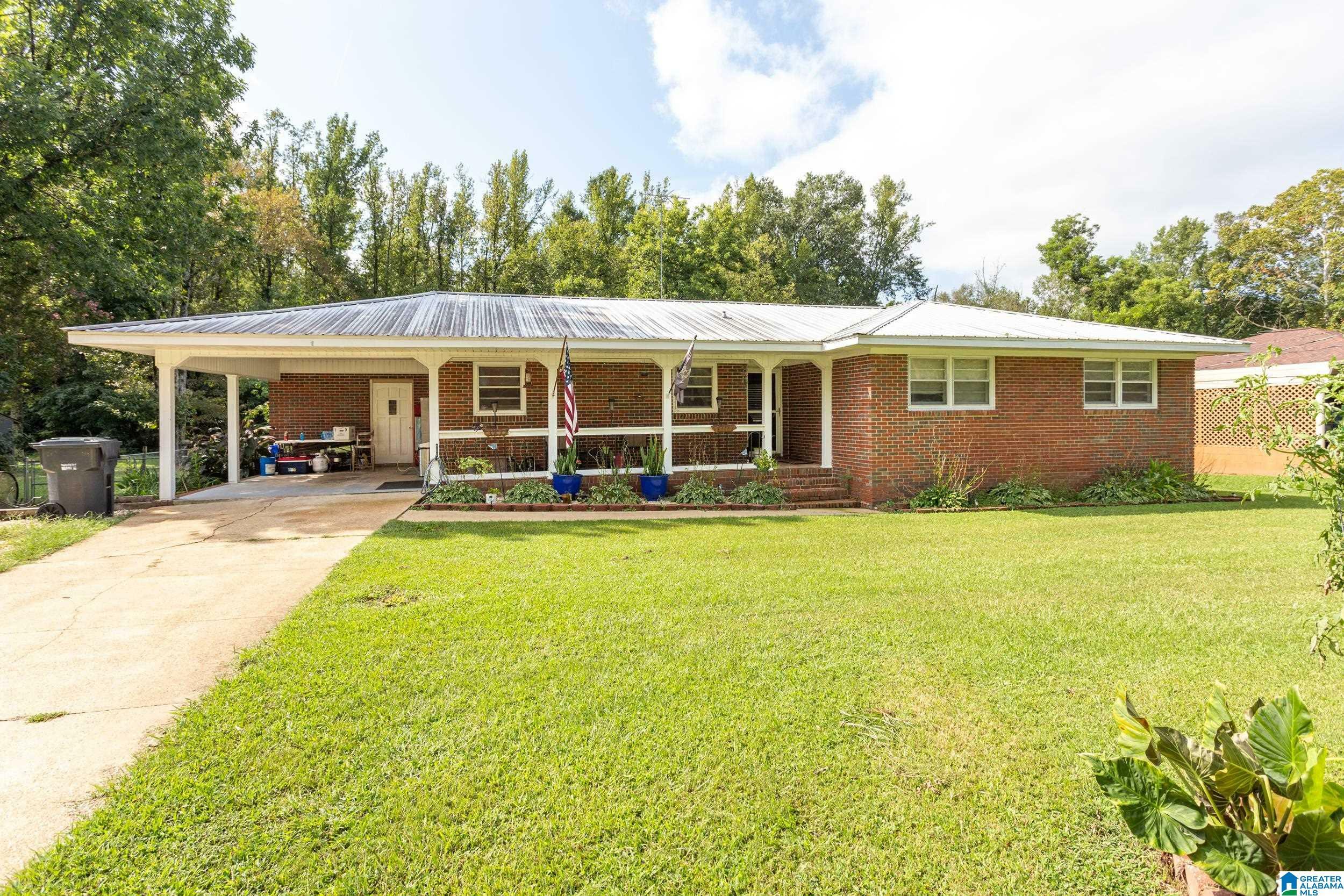 Property Photo: 806 Alexandria Road AL 36277