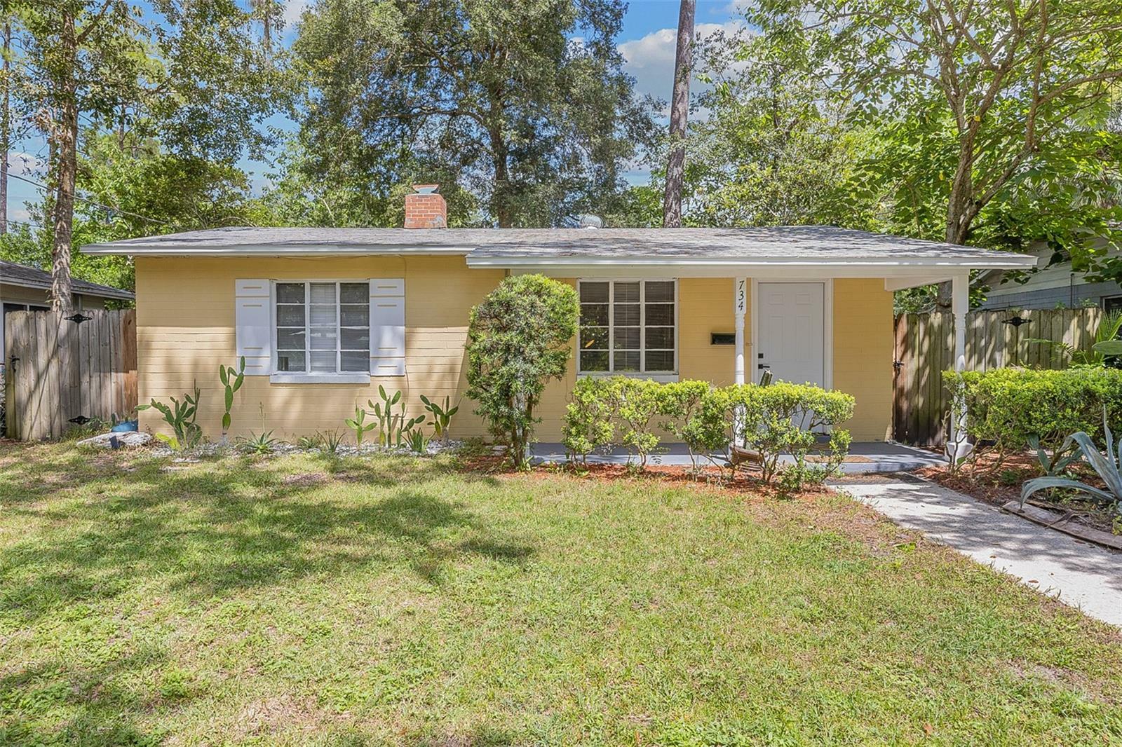 Property Photo: 734 NE 11th Avenue FL 32601