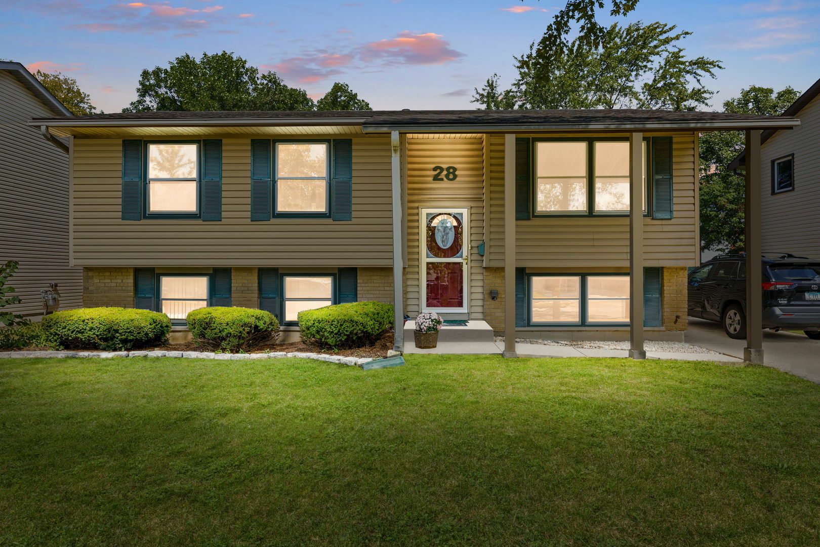 Property Photo:  28 W Nevada Avenue  IL 60139 