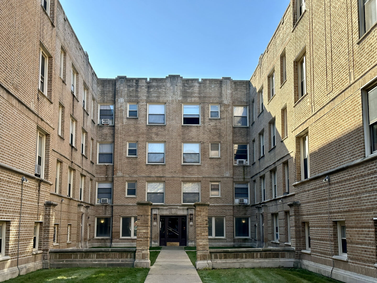 Property Photo: 1635 W Chase Avenue 2N IL 60626