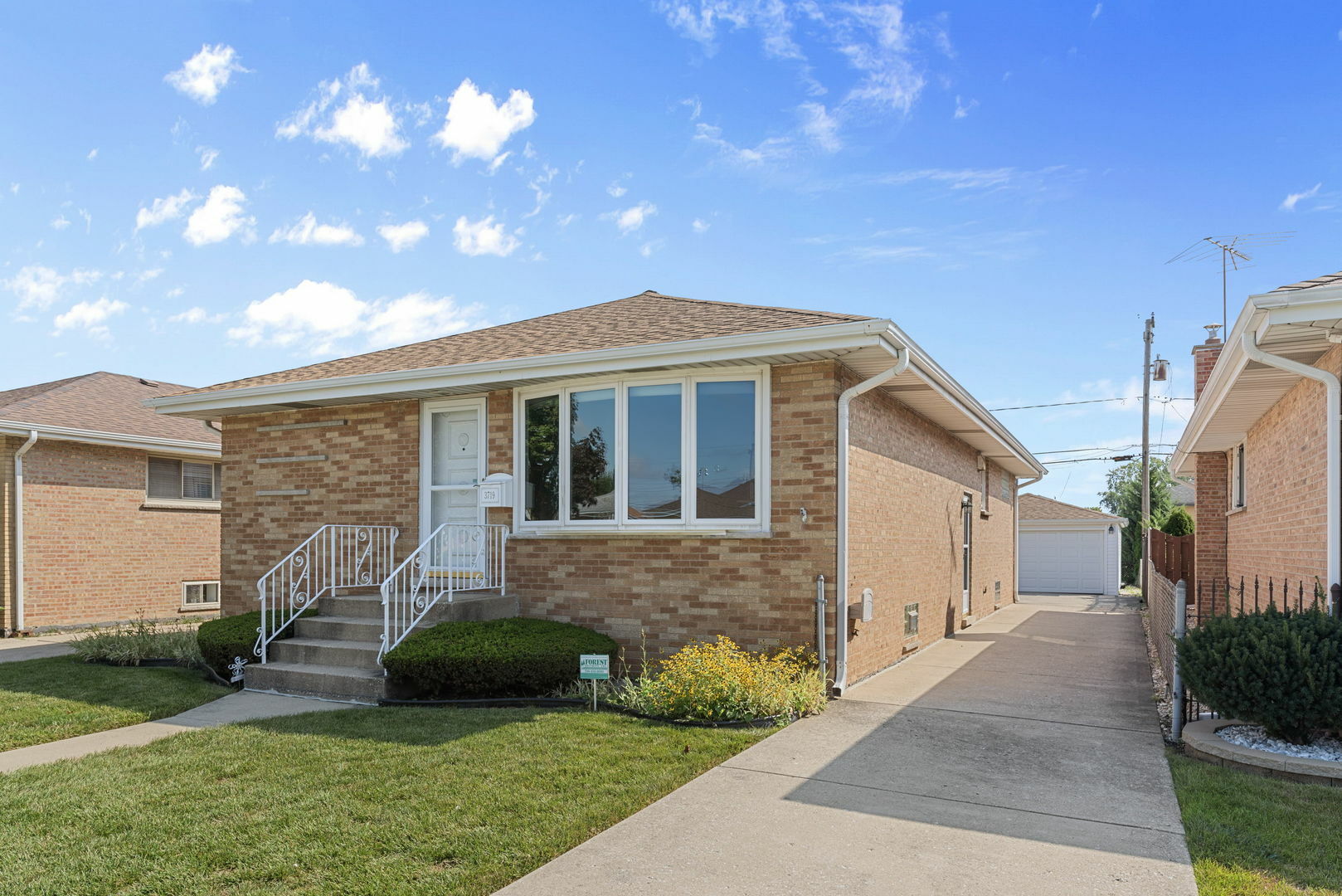 Property Photo:  3719 Hawthorne Street  IL 60176 