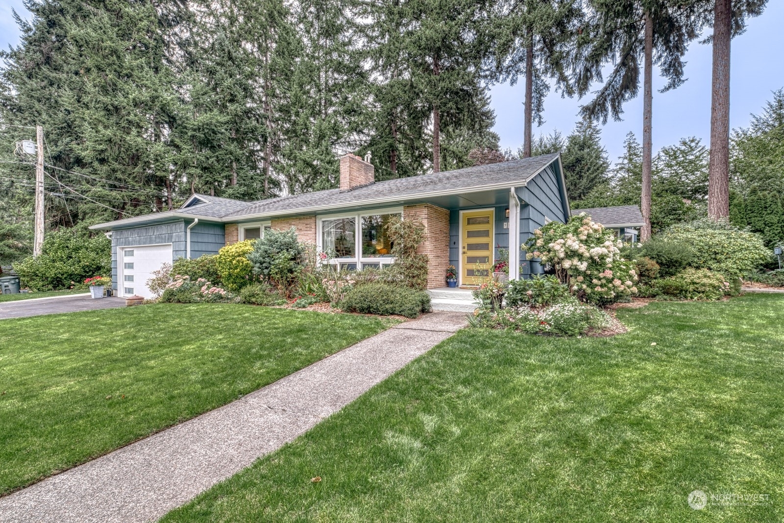 Property Photo:  717 San Juan Avenue  WA 98466 