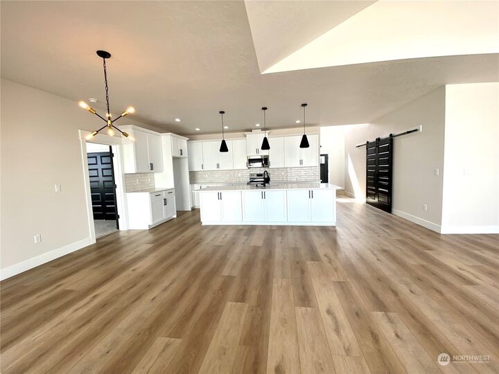 Property Photo:  1105 E Mt Baker Street  WA 99344 