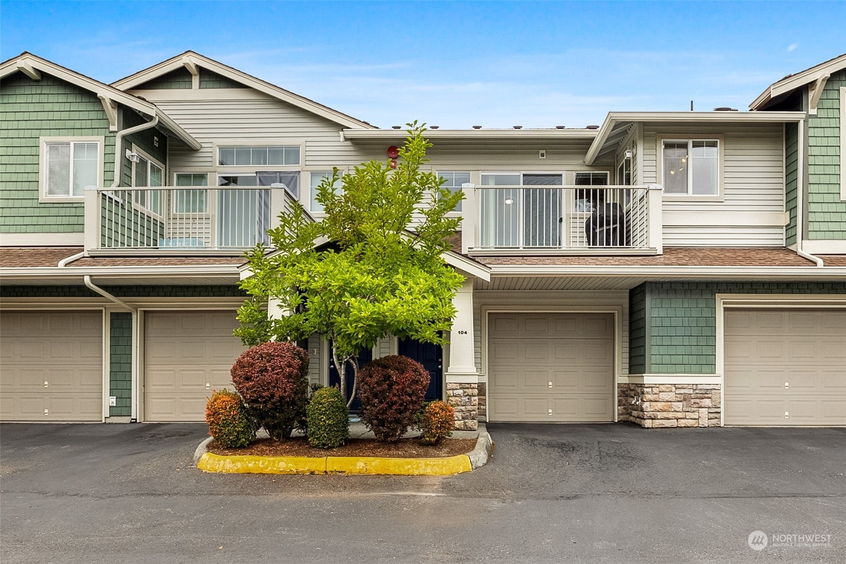 Property Photo: 1031 61st Street SE 104 WA 98092