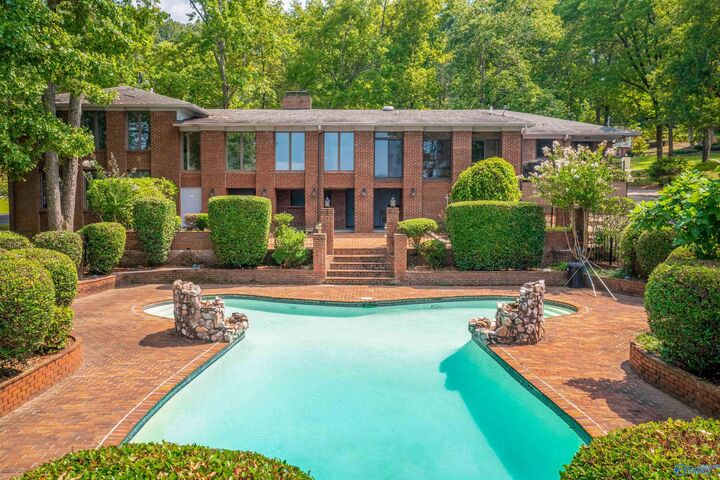 Property Photo:  213 Lakewood Drive  AL 35901 