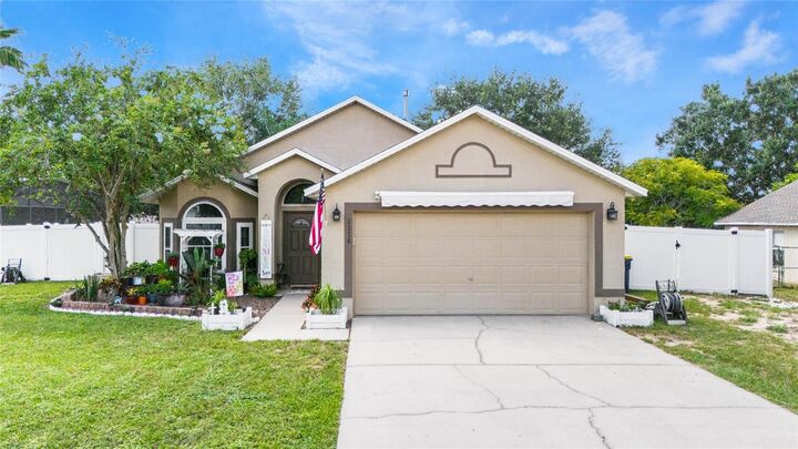 Property Photo:  1114 Breezy Knoll Street  FL 34715 