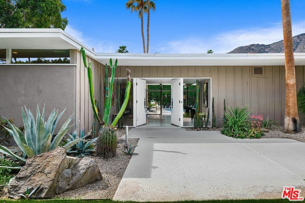 Property Photo: 255 N Via Las Palmas CA 92262