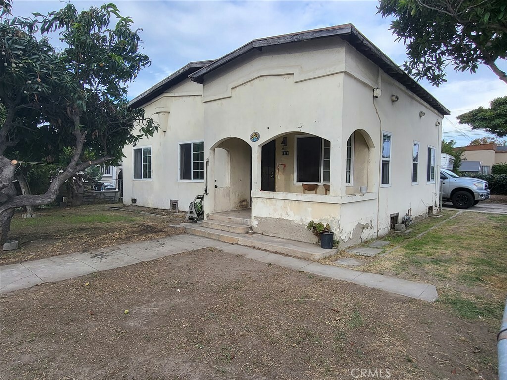 Property Photo:  6924 Miramonte Boulevard  CA 90001 