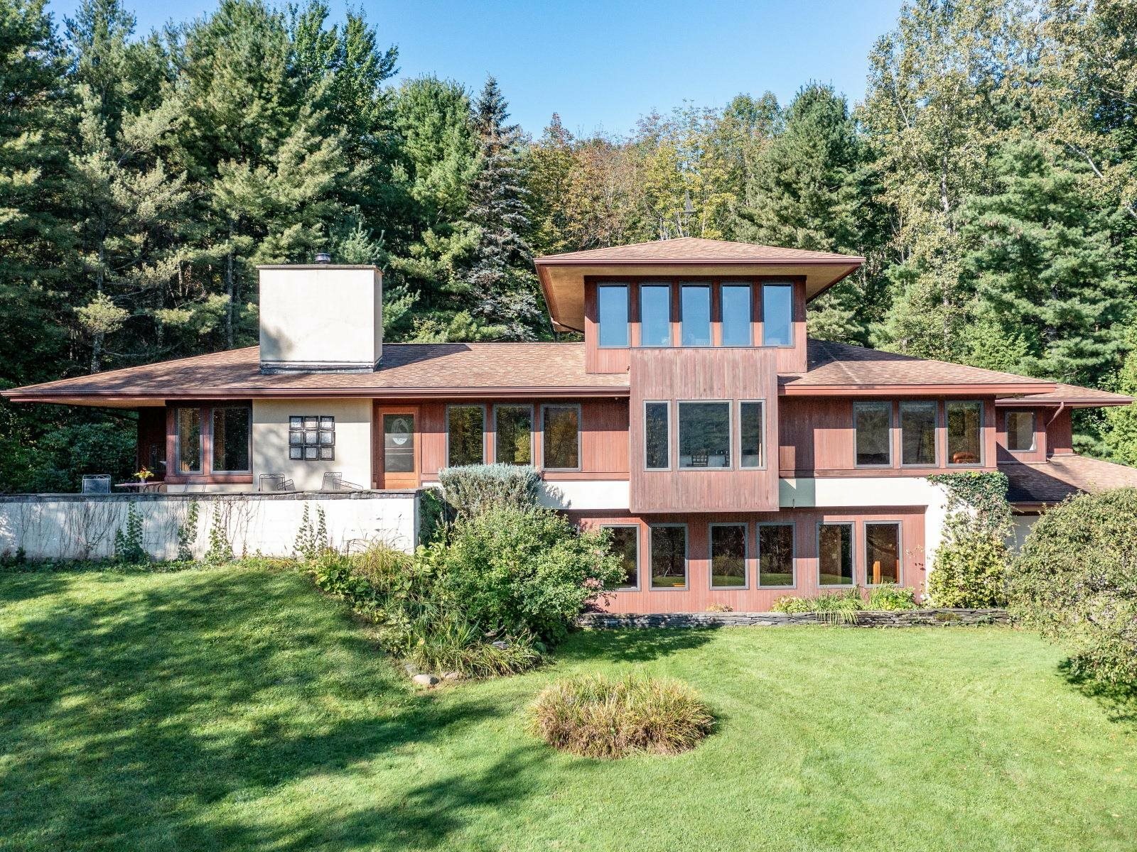 Property Photo: 4722 Oak Hill Road VT 05495
