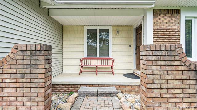 Property Photo: 5330 Mystic Lake Drive MI 48116